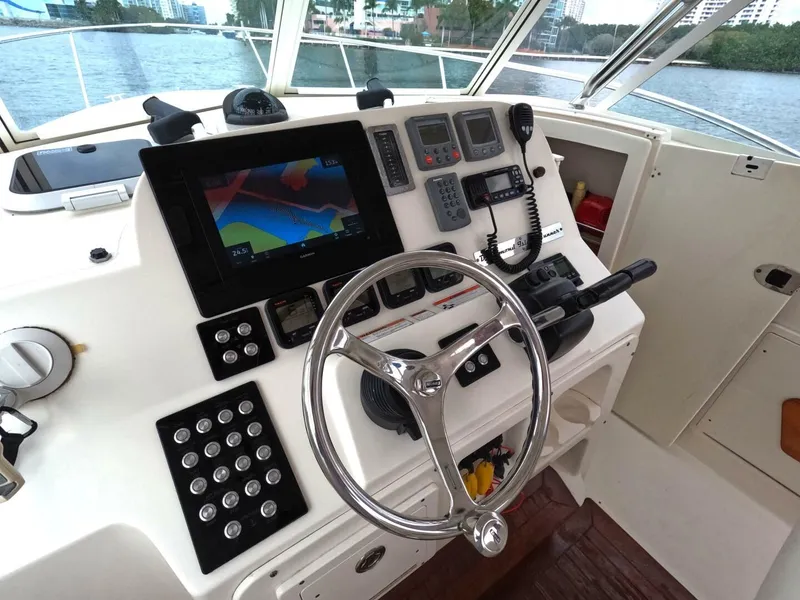 Slide: The Image of 2006 Pursuit 34 Drummond Island Runner - Image 11 - 11