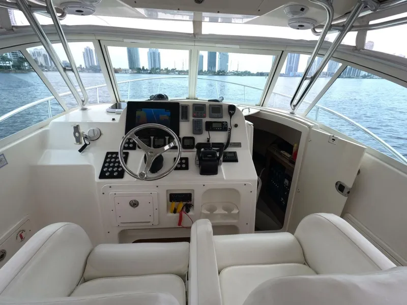 Slide: The Image of 2006 Pursuit 34 Drummond Island Runner - Image 12 - 12