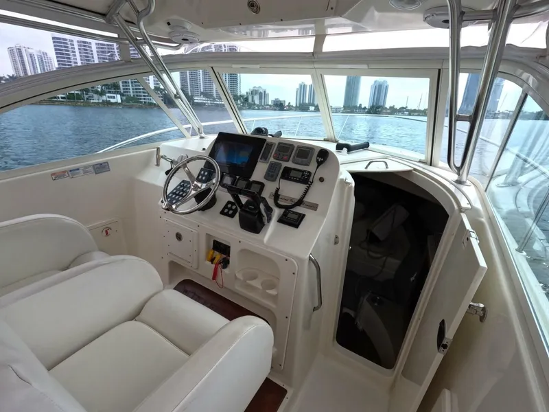 Slide: The Image of 2006 Pursuit 34 Drummond Island Runner - Image 13 - 13