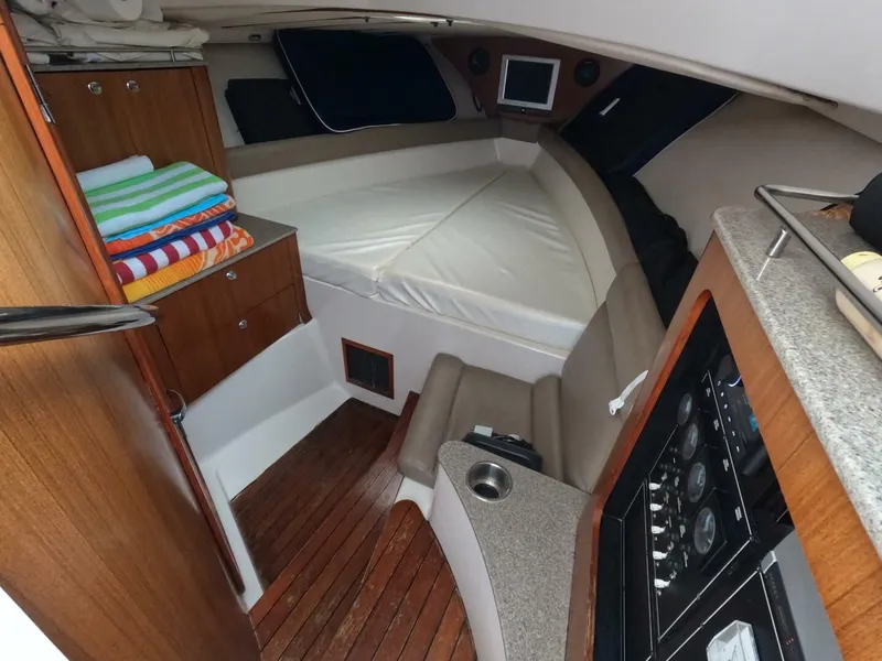 Slide: The Image of 2006 Pursuit 34 Drummond Island Runner - Image 14 - 14