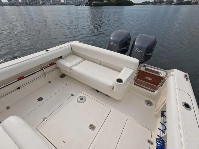 Slide: The Image of 2006 Pursuit 34 Drummond Island Runner - Image 7 - 7