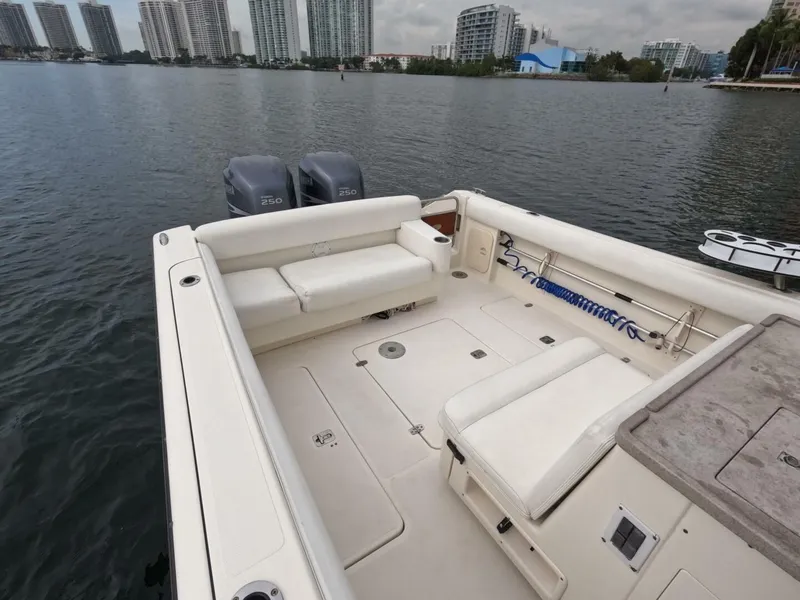 Slide: The Image of 2006 Pursuit 34 Drummond Island Runner - Image 9 - 9