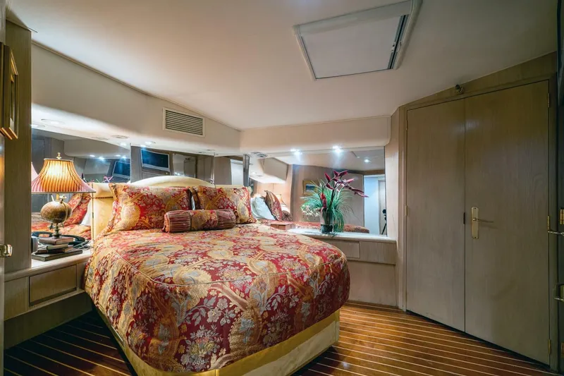 Slide: The Image of 1997 Hatteras 65 Convertible - Image 31 - 31