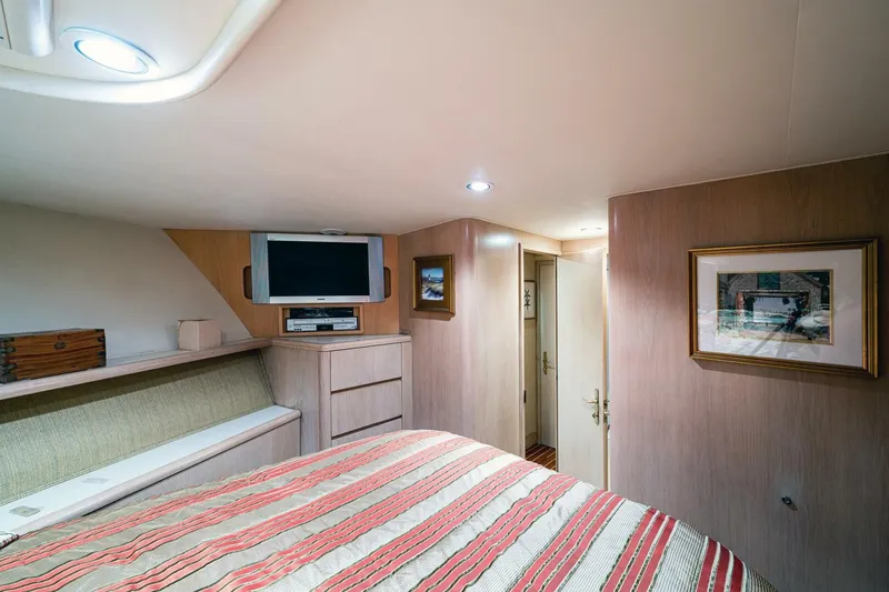 Slide: The Image of 1997 Hatteras 65 Convertible - Image 40 - 40