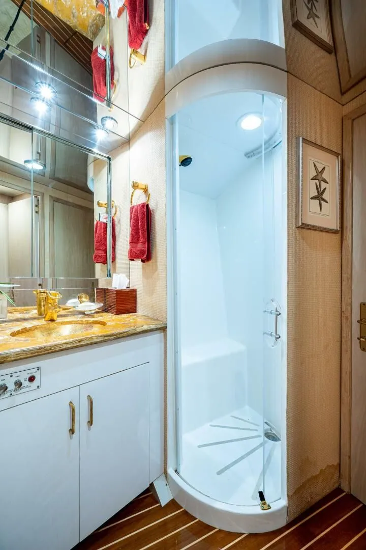 Slide: The Image of 1997 Hatteras 65 Convertible - Image 42 - 42