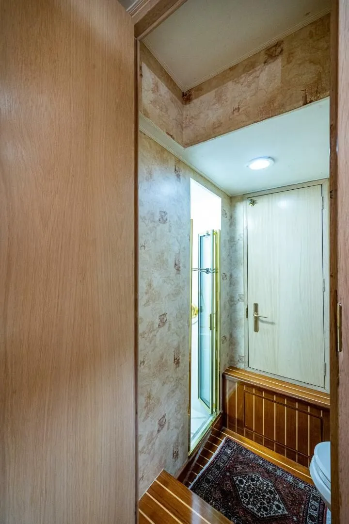 Slide: The Image of 1997 Hatteras 65 Convertible - Image 47 - 47