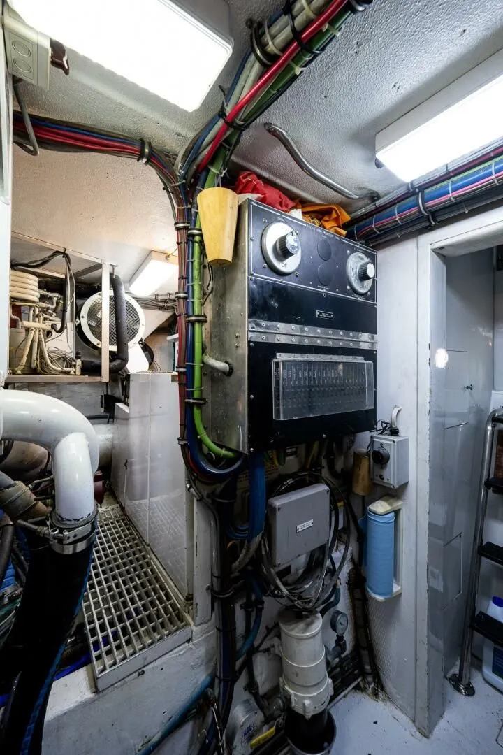 Slide: The Image of 1997 Hatteras 65 Convertible - Image 69 - 69