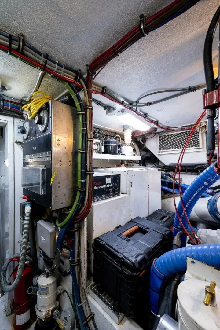 Slide: The Image of 1997 Hatteras 65 Convertible - Image 73 - 73