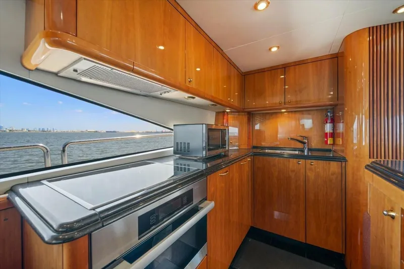 Slide: The Image of 2005 Sunseeker 82 Yacht - Image 17 - 17