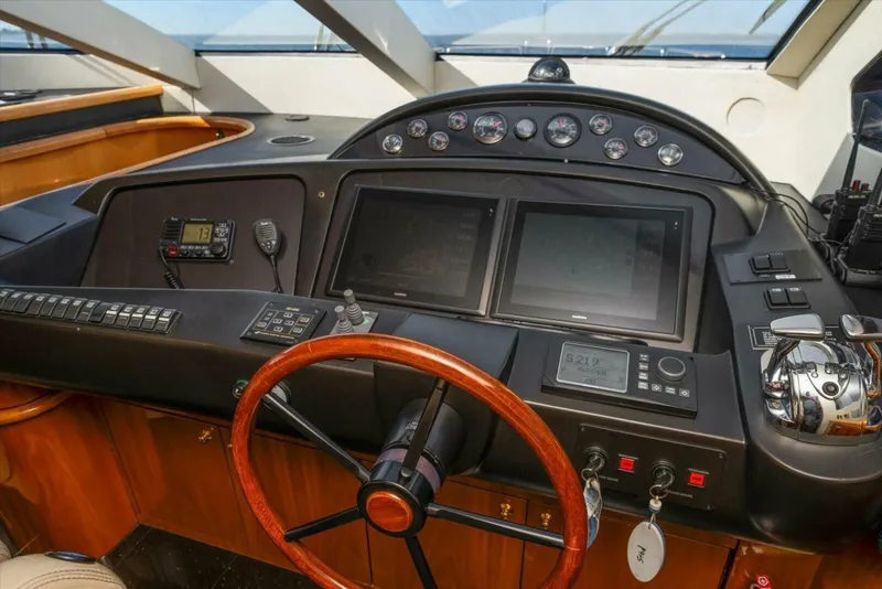 Slide: The Image of 2005 Sunseeker 82 Yacht - Image 22 - 22