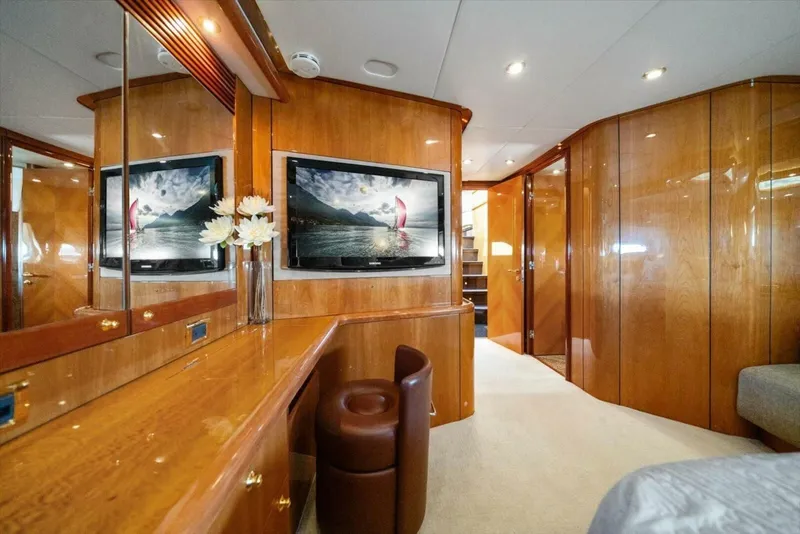 Slide: The Image of 2005 Sunseeker 82 Yacht - Image 30 - 30