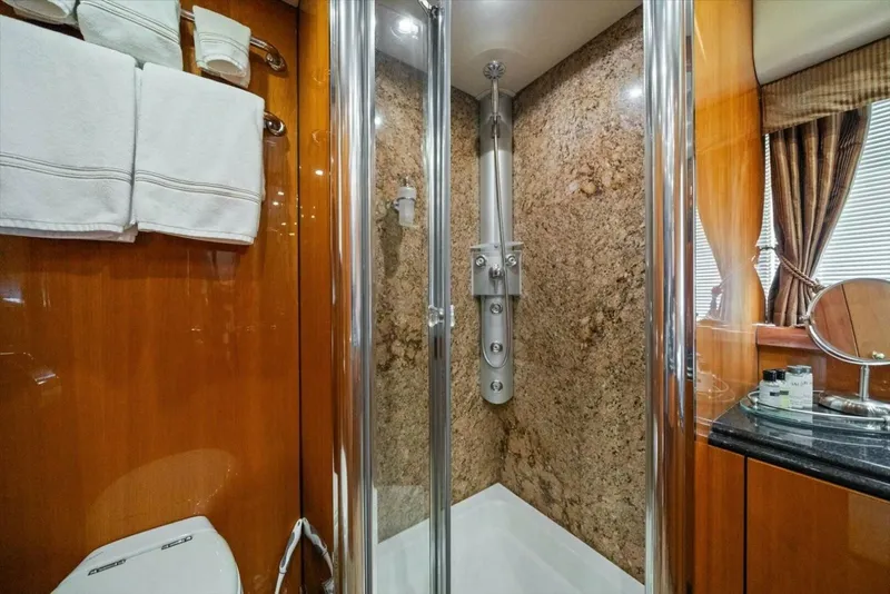 Slide: The Image of 2005 Sunseeker 82 Yacht - Image 32 - 32