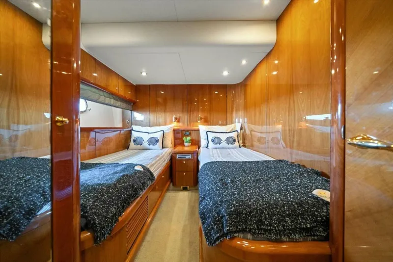 Slide: The Image of 2005 Sunseeker 82 Yacht - Image 33 - 33