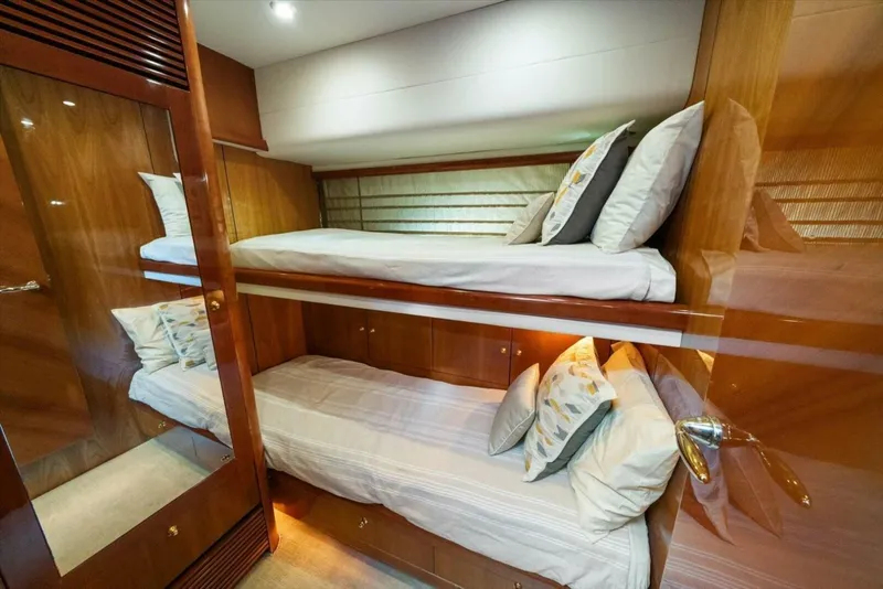 Slide: The Image of 2005 Sunseeker 82 Yacht - Image 38 - 38