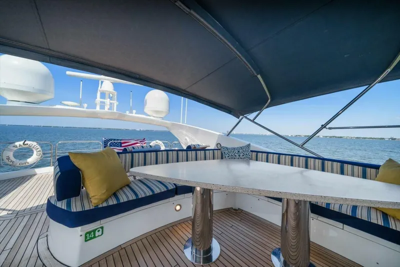 Slide: The Image of 2005 Sunseeker 82 Yacht - Image 42 - 42