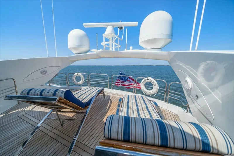 Slide: The Image of 2005 Sunseeker 82 Yacht - Image 45 - 45