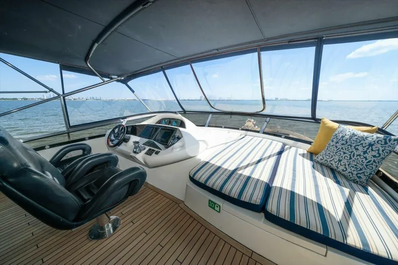 Slide: The Image of 2005 Sunseeker 82 Yacht - Image 47 - 47