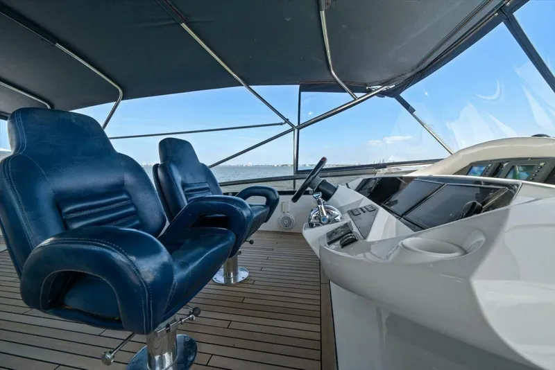 Slide: The Image of 2005 Sunseeker 82 Yacht - Image 49 - 49