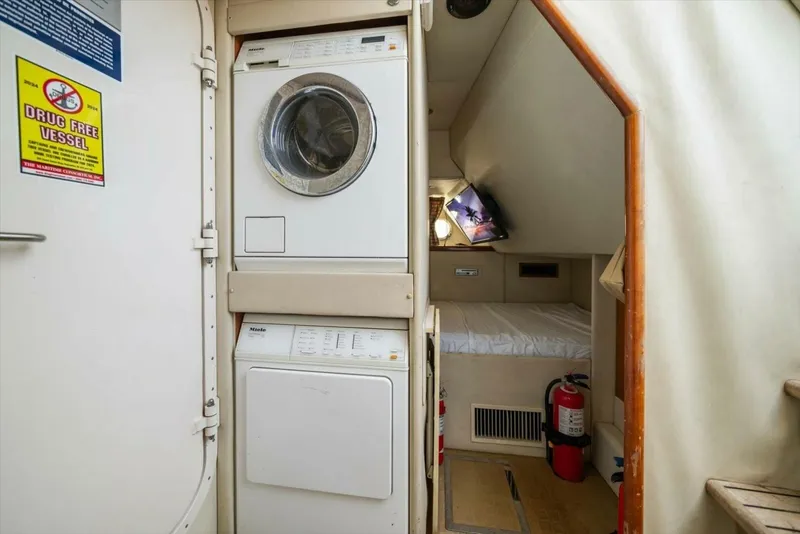 Slide: The Image of 2005 Sunseeker 82 Yacht - Image 59 - 59