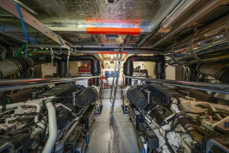 Slide: The Image of 2005 Sunseeker 82 Yacht - Image 64 - 64