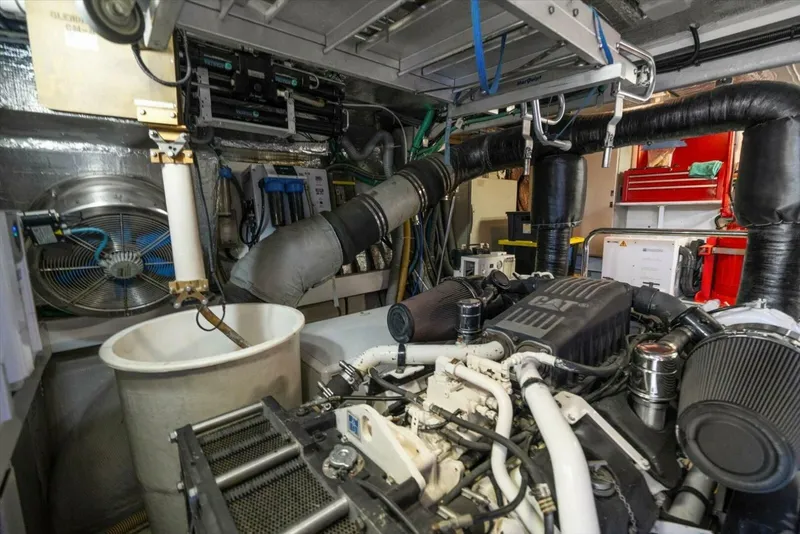 Slide: The Image of 2005 Sunseeker 82 Yacht - Image 65 - 65