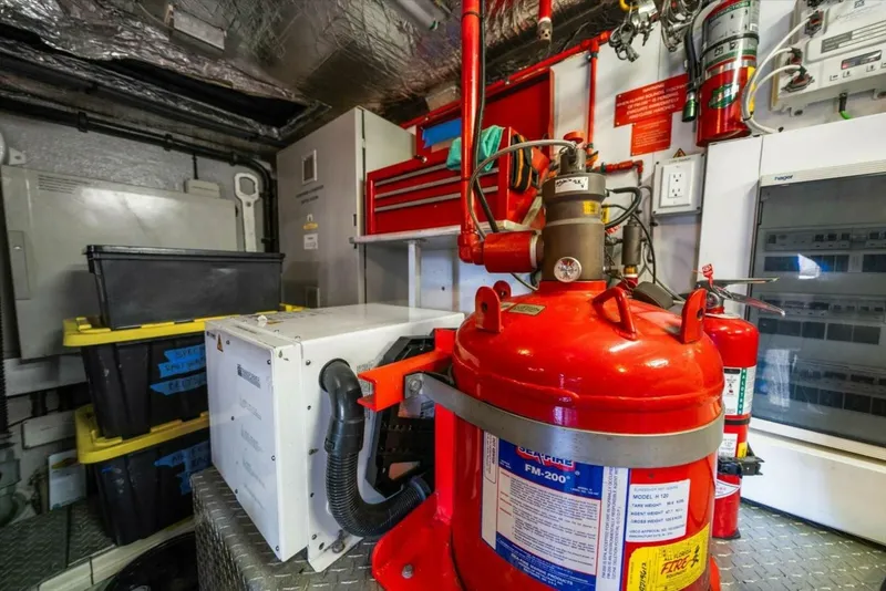 Slide: The Image of 2005 Sunseeker 82 Yacht - Image 68 - 68