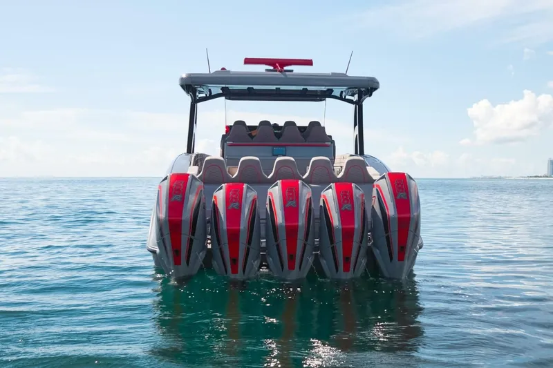 Slide: The Image of 2024 Midnight Express 52 Vitesse - Image 12 - 12