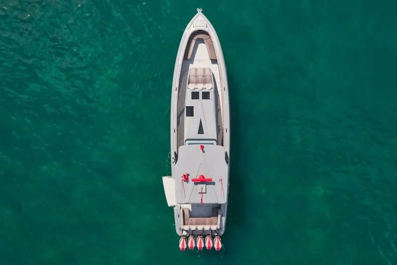 Slide: The Image of 2024 Midnight Express 52 Vitesse - Image 15 - 15