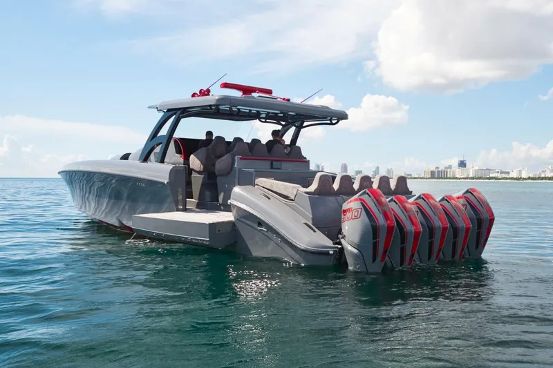 Slide: The Image of 2024 Midnight Express 52 Vitesse - Image 17 - 17