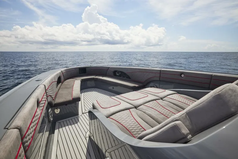 Slide: The Image of 2024 Midnight Express 52 Vitesse - Image 19 - 19