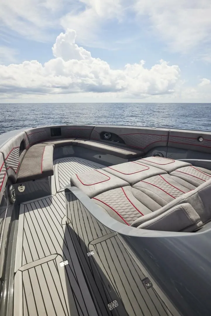 Slide: The Image of 2024 Midnight Express 52 Vitesse - Image 20 - 20