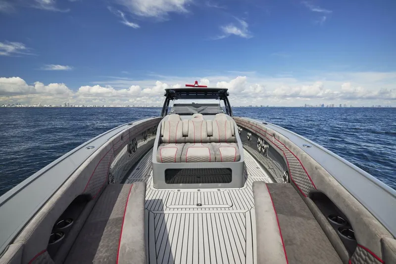 Slide: The Image of 2024 Midnight Express 52 Vitesse - Image 22 - 22