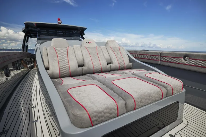 Slide: The Image of 2024 Midnight Express 52 Vitesse - Image 24 - 24