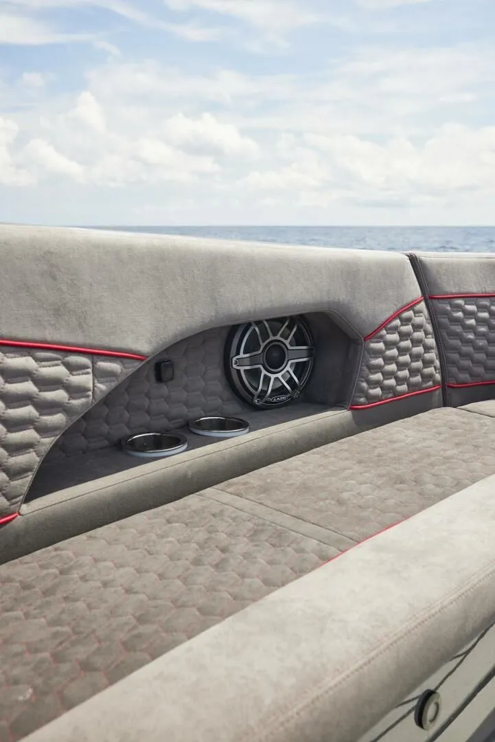 Slide: The Image of 2024 Midnight Express 52 Vitesse - Image 25 - 25