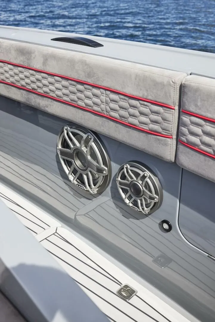 Slide: The Image of 2024 Midnight Express 52 Vitesse - Image 27 - 27