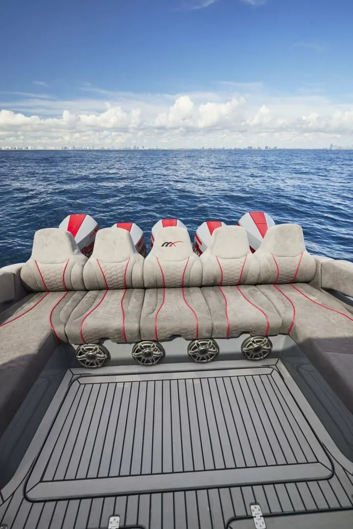 Slide: The Image of 2024 Midnight Express 52 Vitesse - Image 32 - 32