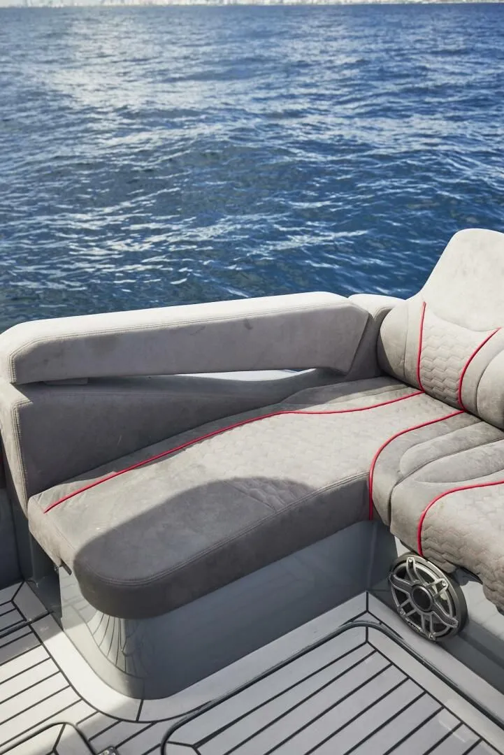 Slide: The Image of 2024 Midnight Express 52 Vitesse - Image 33 - 33