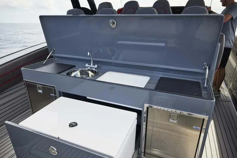 Slide: The Image of 2024 Midnight Express 52 Vitesse - Image 35 - 35