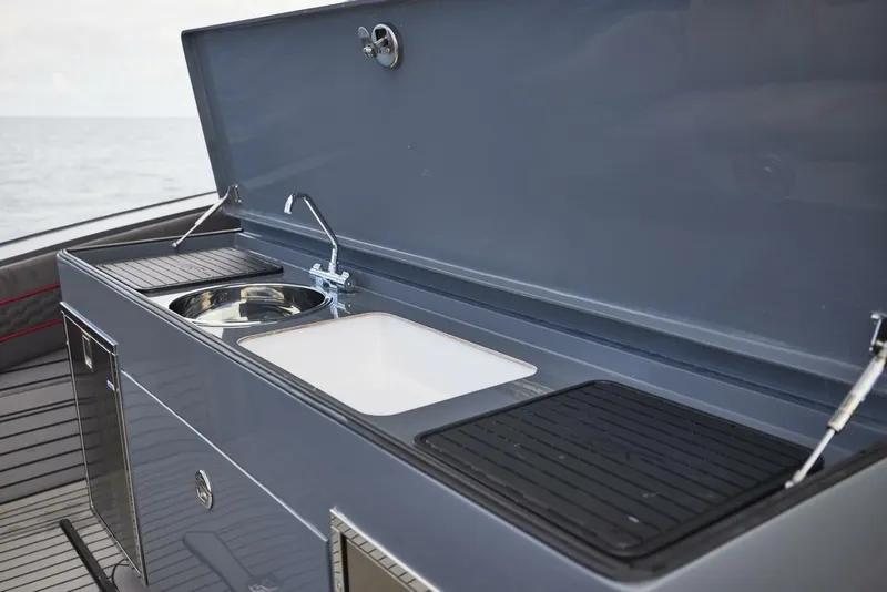 Slide: The Image of 2024 Midnight Express 52 Vitesse - Image 36 - 36