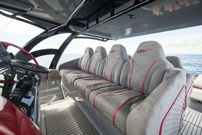 Slide: The Image of 2024 Midnight Express 52 Vitesse - Image 38 - 38