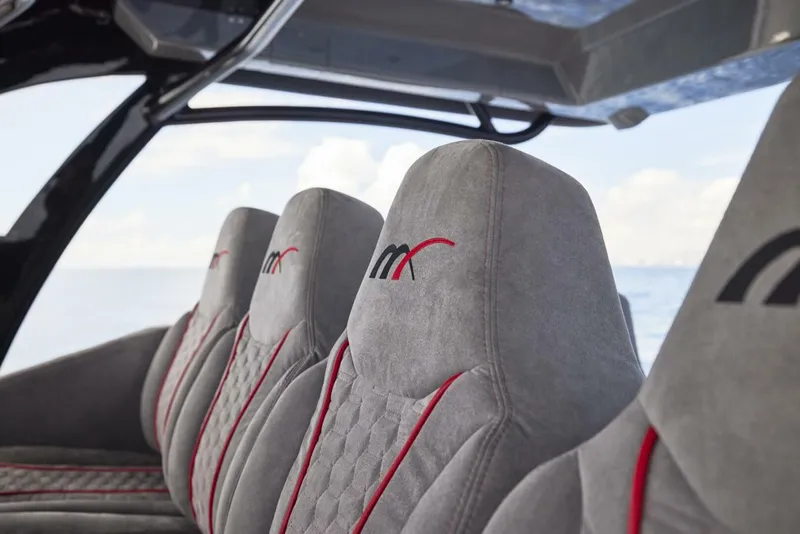 Slide: The Image of 2024 Midnight Express 52 Vitesse - Image 43 - 43