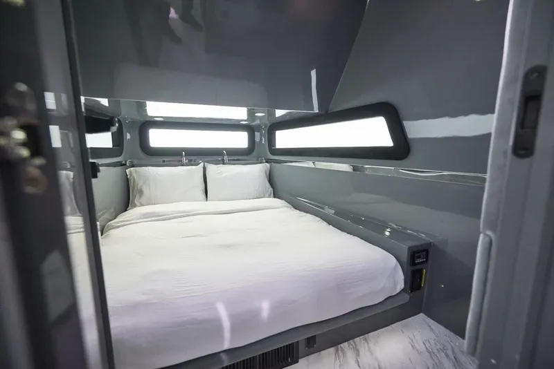 Slide: The Image of 2024 Midnight Express 52 Vitesse - Image 52 - 52