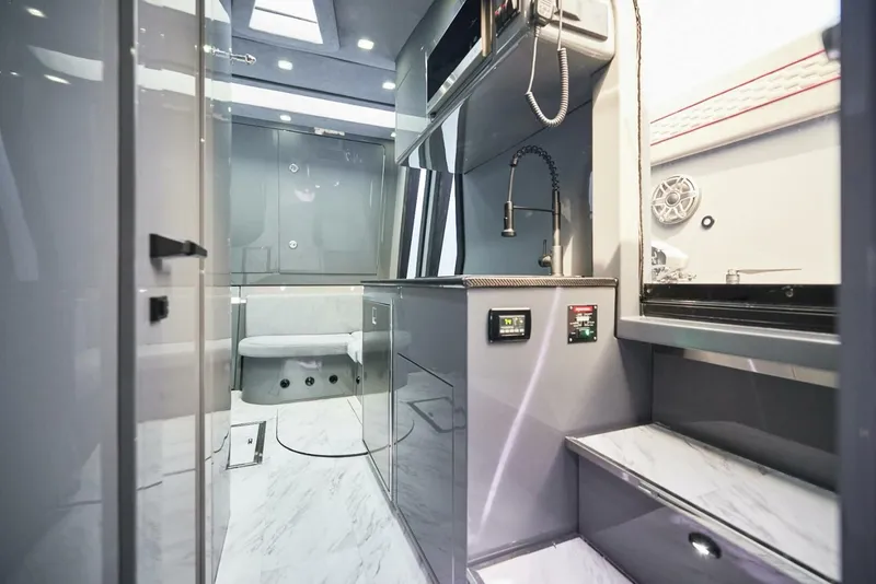 Slide: The Image of 2024 Midnight Express 52 Vitesse - Image 53 - 53