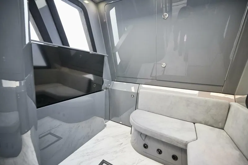 Slide: The Image of 2024 Midnight Express 52 Vitesse - Image 54 - 54