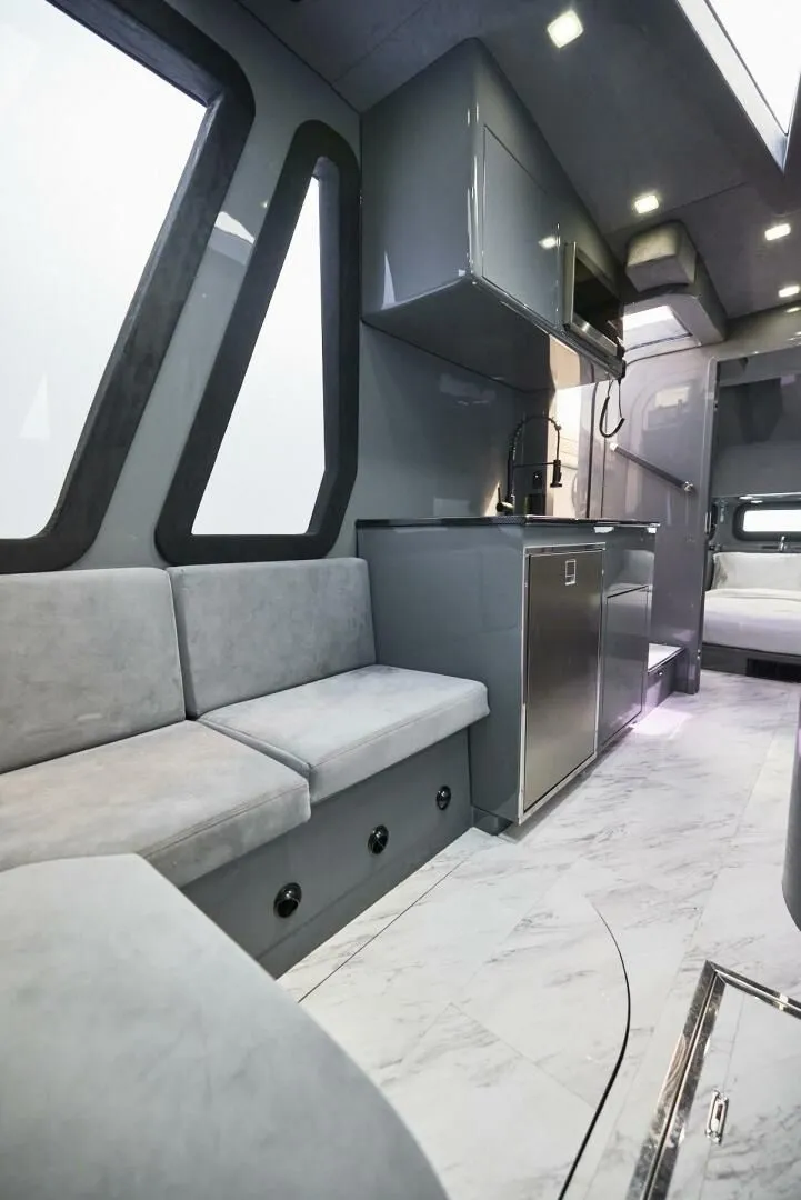 Slide: The Image of 2024 Midnight Express 52 Vitesse - Image 55 - 55