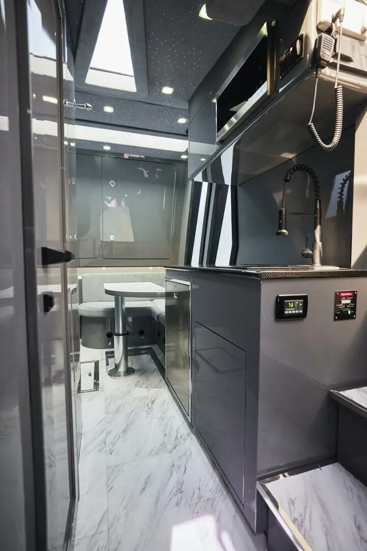 Slide: The Image of 2024 Midnight Express 52 Vitesse - Image 56 - 56