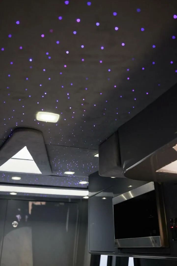 Slide: The Image of 2024 Midnight Express 52 Vitesse - Image 57 - 57