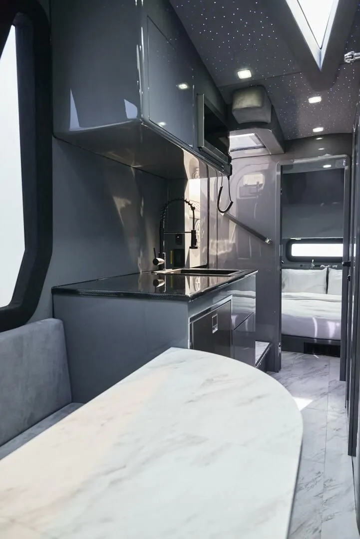 Slide: The Image of 2024 Midnight Express 52 Vitesse - Image 58 - 58