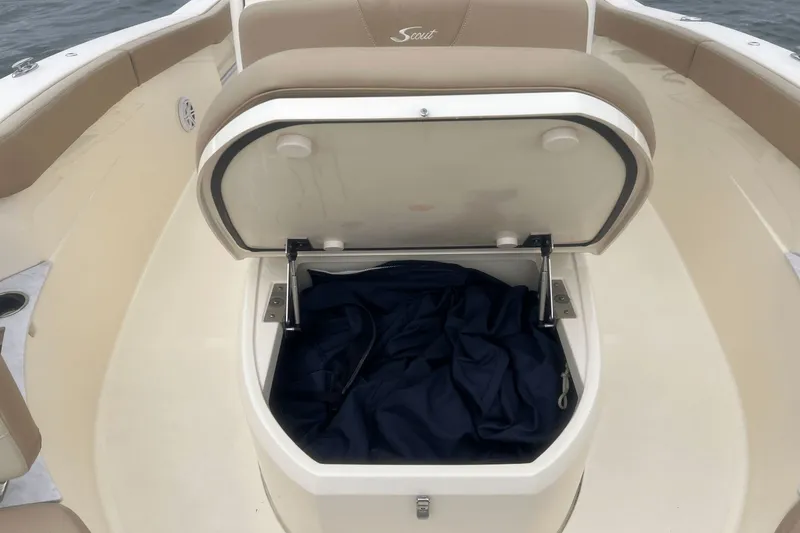 Slide: The Image of Scout 240 XSF 2022 - 23