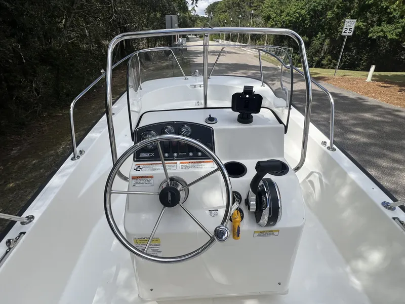 Slide: The Image of Boston Whaler 170 Montauk 2016 - 10